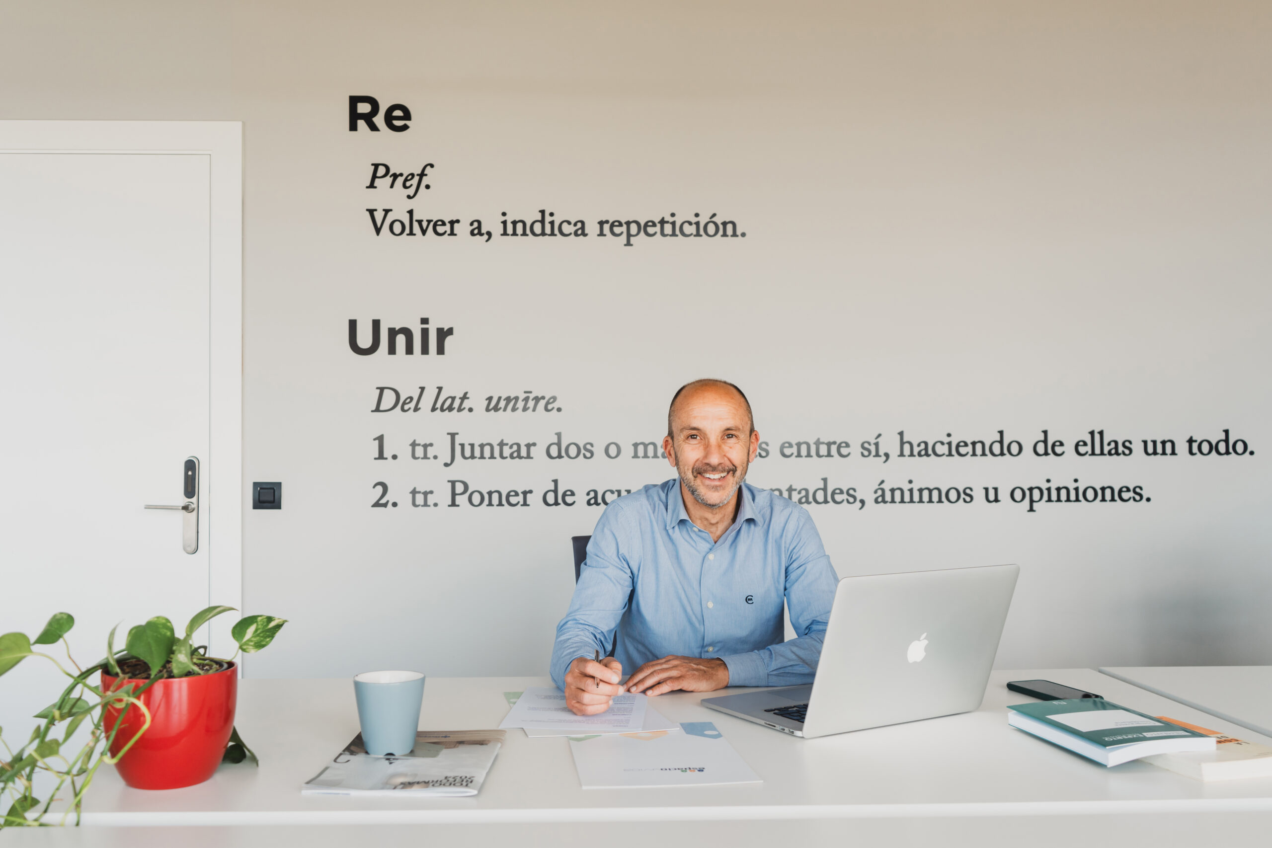 Antonio Parada en la oficina